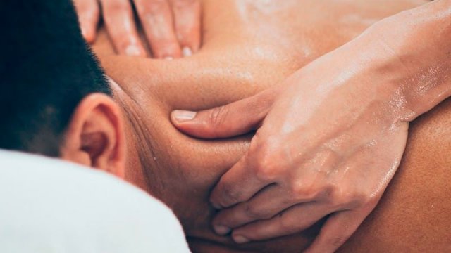 Masaje de extremidades superiores