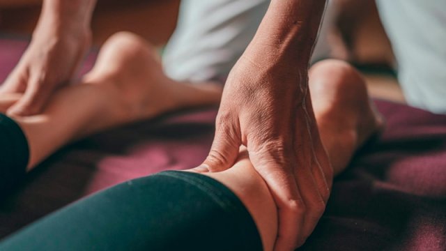 Masaje en las piernas