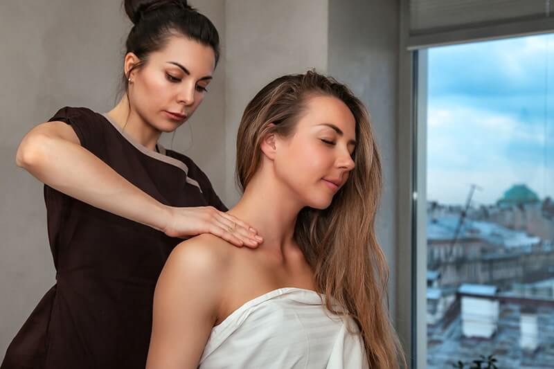 Anatomía palpatoria del cuello: cómo hacer una exploración efectiva