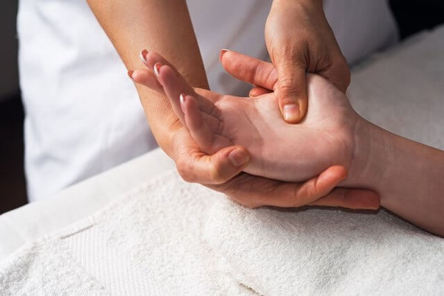 Masaje de la mano