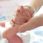 Masaje para bebés: una práctica universal
